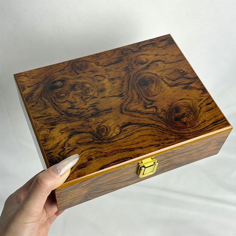 Holz-Schmuckbox mit Schloss